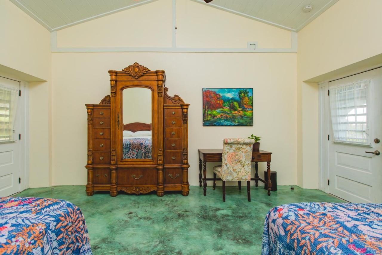 Feather Leaf Inn Frederiksted ภายนอก รูปภาพ